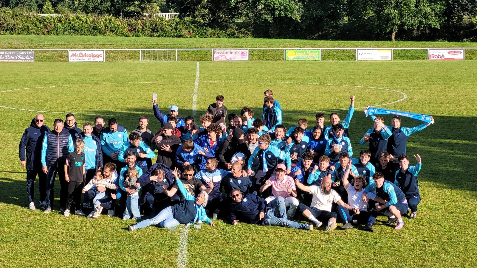 3 ÉQUIPES - 2 COULEURS - 1 CLUB