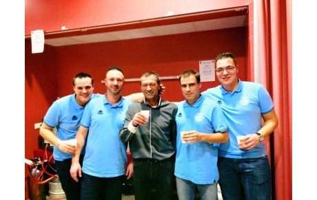 GROSSE PERFORMANCE DU STAFF DE NOËL