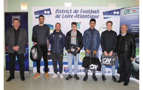 LES U17 LAUREATS DU CHALLENGE MOSAIC