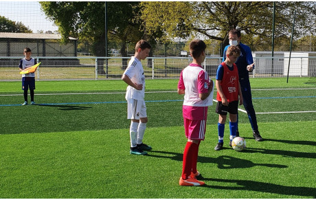 PEF : LA GESTUELLE DES ARBITRES ASSISTANTS